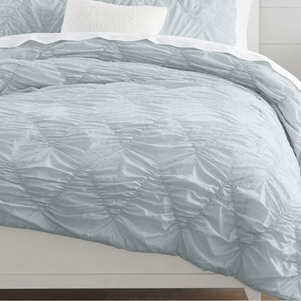 Pottery barn Swiss Dot Recycled Whimsical Waves Comforter Twin